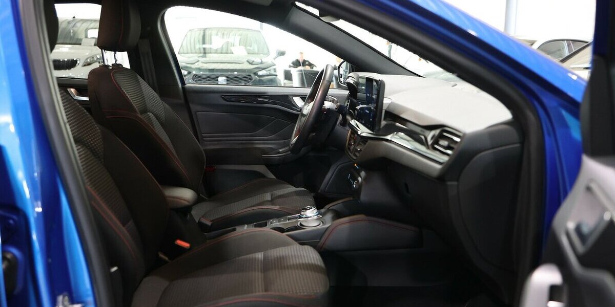 Ford Focus Tunier 1.5 EB ST-LINE X SPORT BLUE & BLACK 100.000 km 16.444 &euro; Hamm 59077