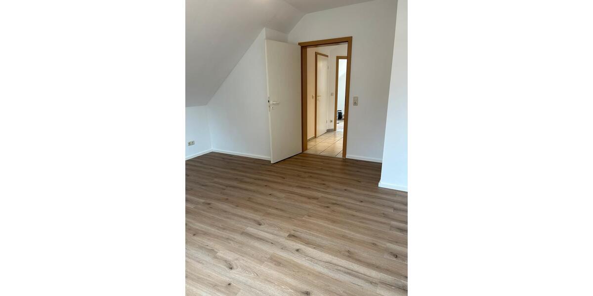 Dachgeschoßwohnung Beckum - 3 Zimmer, 83 m&sup2;, 830&euro; | Angebot:26316650