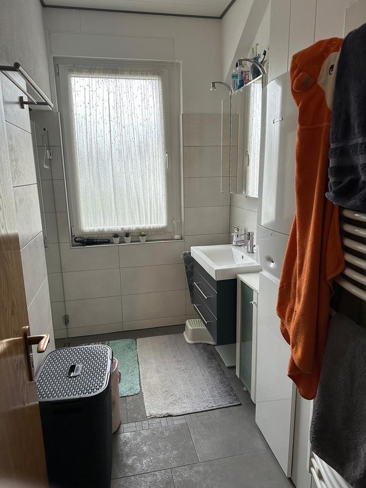 Anfragestopp - Renovierte 3,5-Zi. mit Balkon – 95 m² zimmer