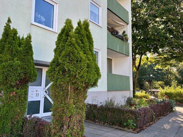 Sanierungsbedürftige 3 Zimmer mit West-Loggia und Stellplatz 3 zimmer