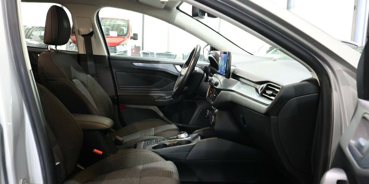 Ford Focus TUNIER 1.5 EB ACTIVE CROSS OVER / LED / 117.000 km 13.991 &euro; Hamm 59077