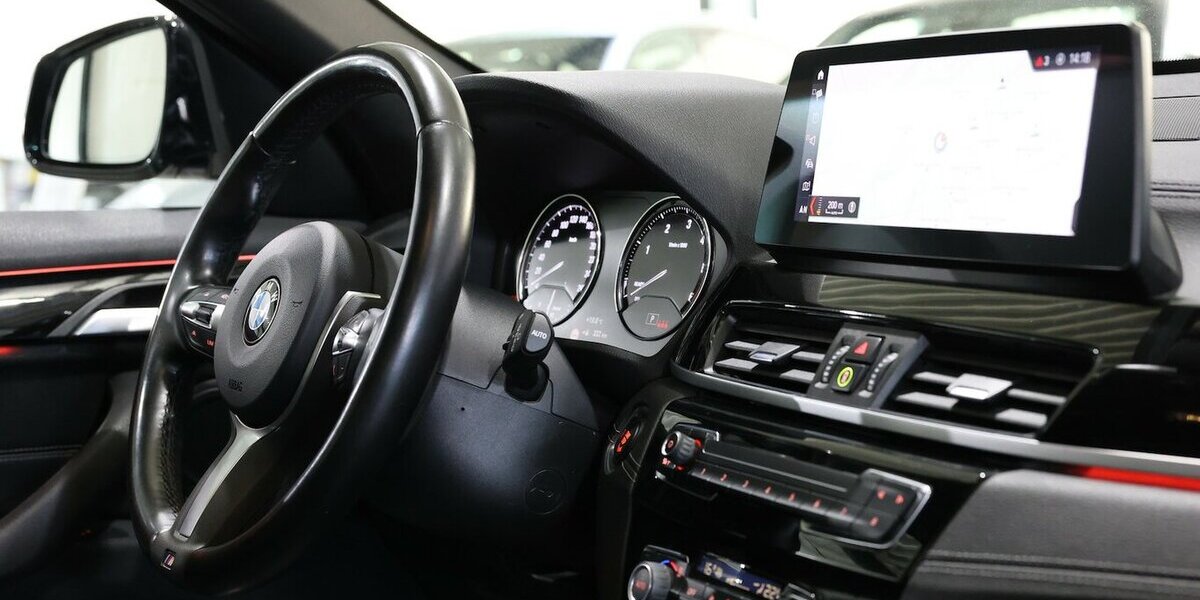 BMW X1 xDrive 20d M-SPORT SHADOW PANORAMA, LED 113.000 km 27.777 &euro; Hamm 59077