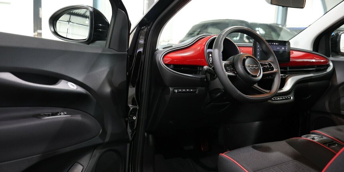 Fiat 500e RED BLACK / 98,8% / VIRTUAL / APPLE+KAMERA 7.000 km 19.700 &euro; Hamm 59077