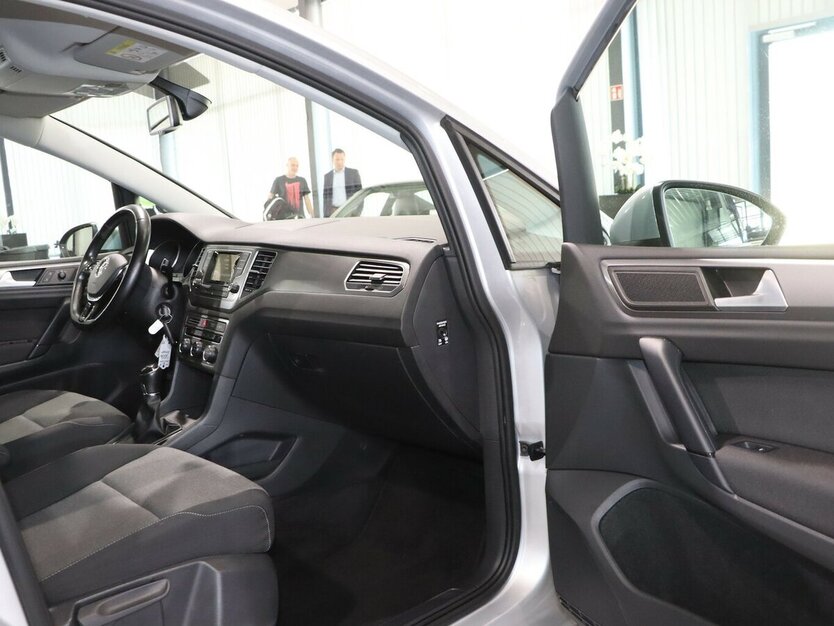 VW Golf Sportsvan 1.2 TSI / 2-ZONEN-KLIMAAUTOMATIK 120.000 km 8.444 € Hamm 59077
