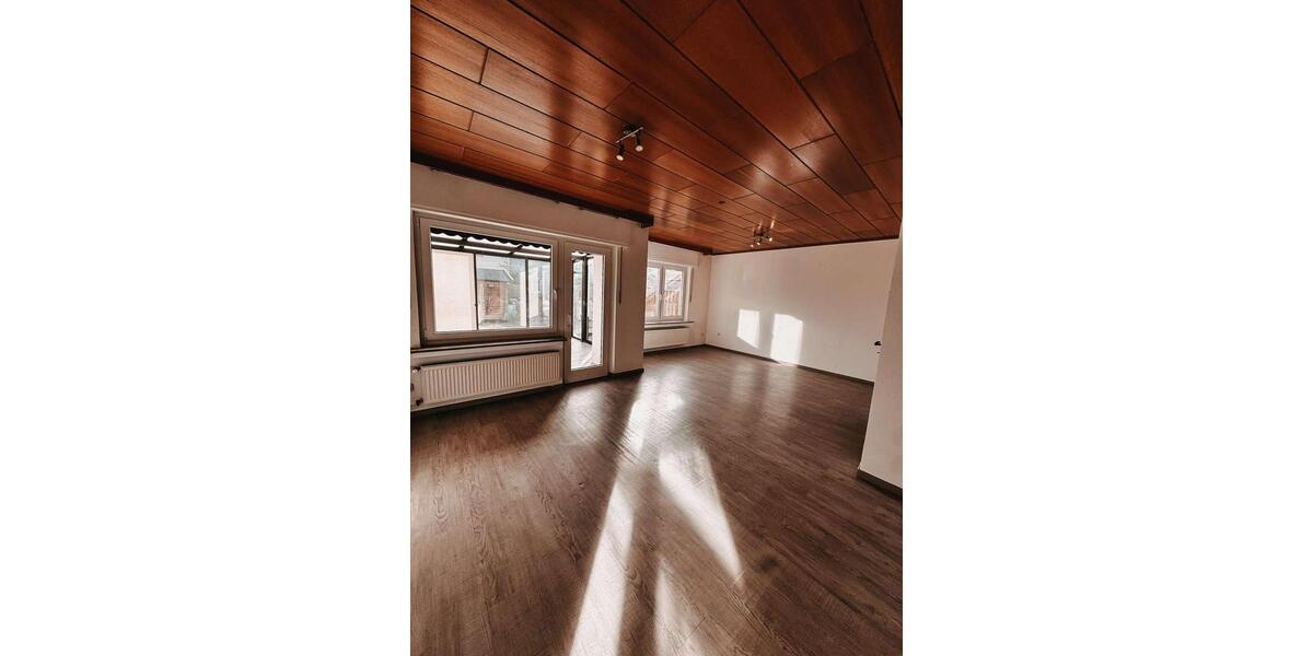 Zur Vermietung! Reihenmittelhaus mit Wintergarten 6 zimmer