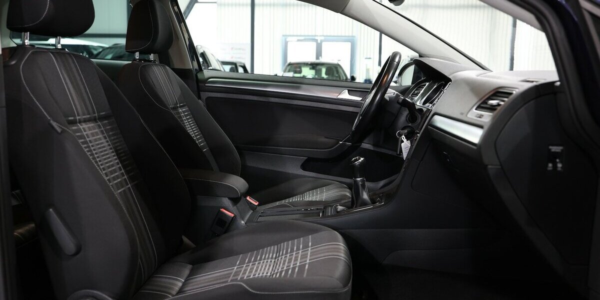 VW Golf VII 1.2 TSI LOUNGE 3-TÜRER / ERST 55.000-KM 55.000 km 10.555 &euro; Hamm 59077