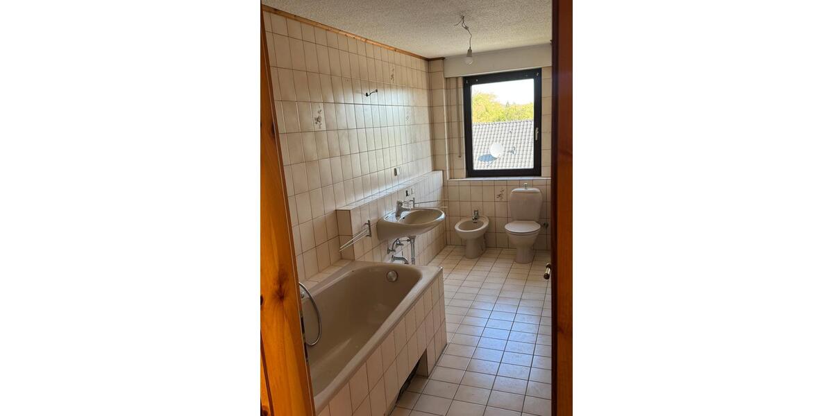 Etagenwohnung Menden (Sauerland) Berkenhofskamp - 6 Zimmer, 167 m&sup2;, 220.000&euro; | Angebot:26610251