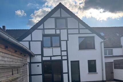 Haus Ennigerloh - 7 Zimmer, 215 m&sup2;, 1.400&euro; | Angebot:25657669