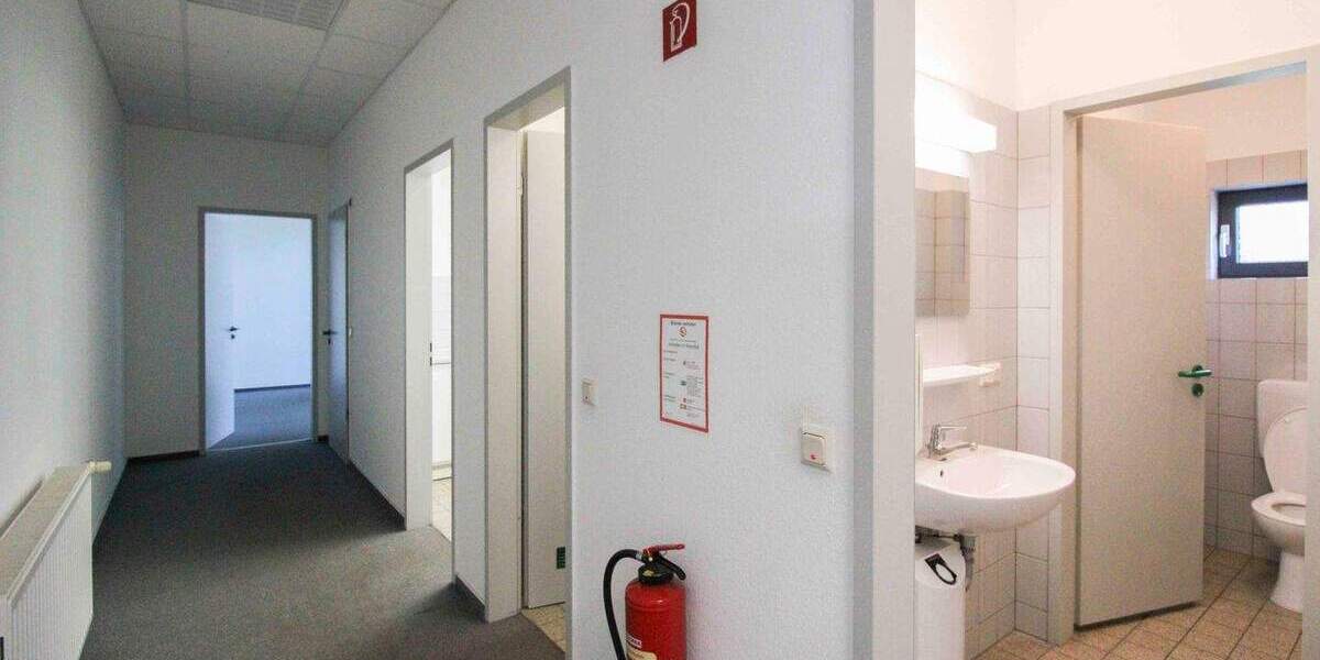 Großzügige Gewerbehalle (1.500 m²) mit flexiblen Nutzungsmöglichkeiten zimmer