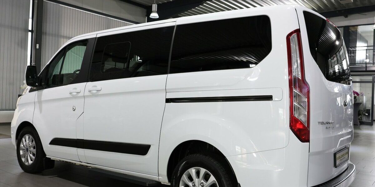 Ford Tourneo Custom 2.0 TDCI 320 L1 / 8-SITZER / NAVI 167.000 km 25.555 &euro; Hamm 59077