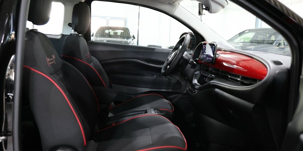 Fiat 500e RED BLACK / 98,8% / VIRTUAL / APPLE+KAMERA 9.000 km 19.700 &euro; Hamm 59077