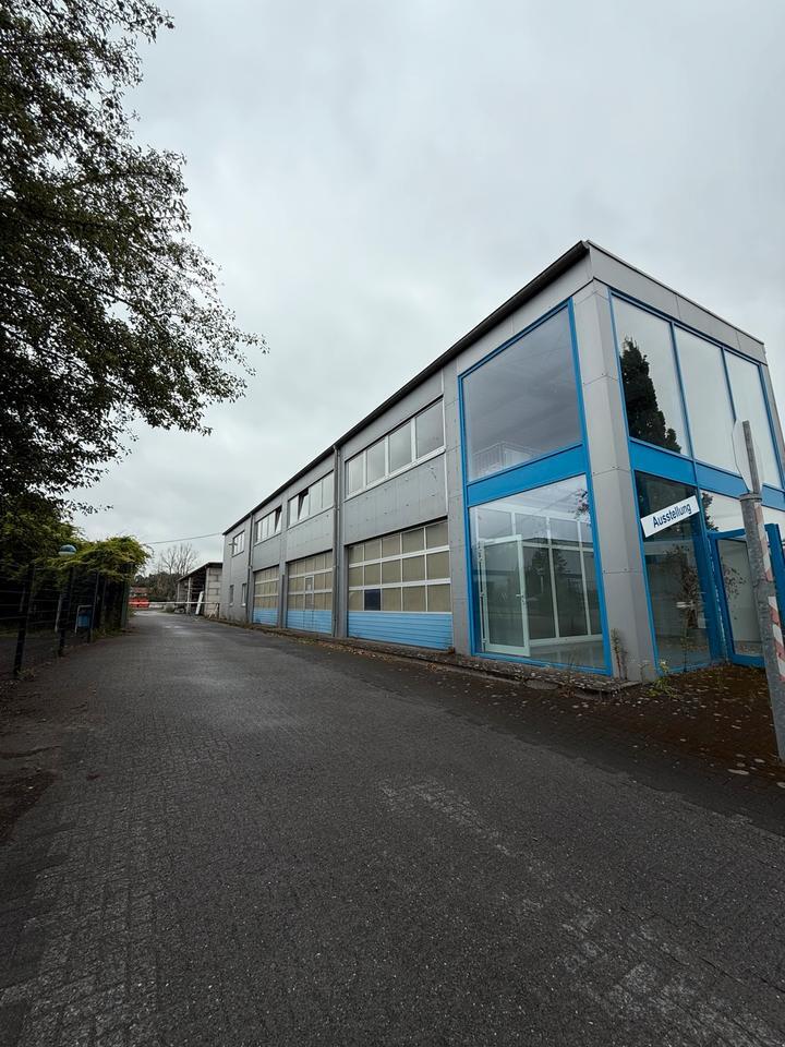 Moderne Ausstellungshalle mit Büroflächen in Hamm