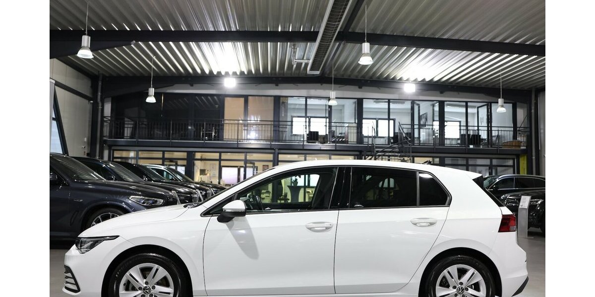 VW Golf VIII 2.0 TDI DSG LIFE IQ / NAVI+KAMERA, LED 53.000 km 22.222 &euro; Hamm 59077