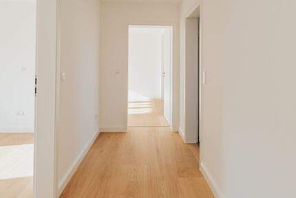 Hochwertig renovierte DG-Wohnung an langfristige Mieter zu vermieten 3 zimmer