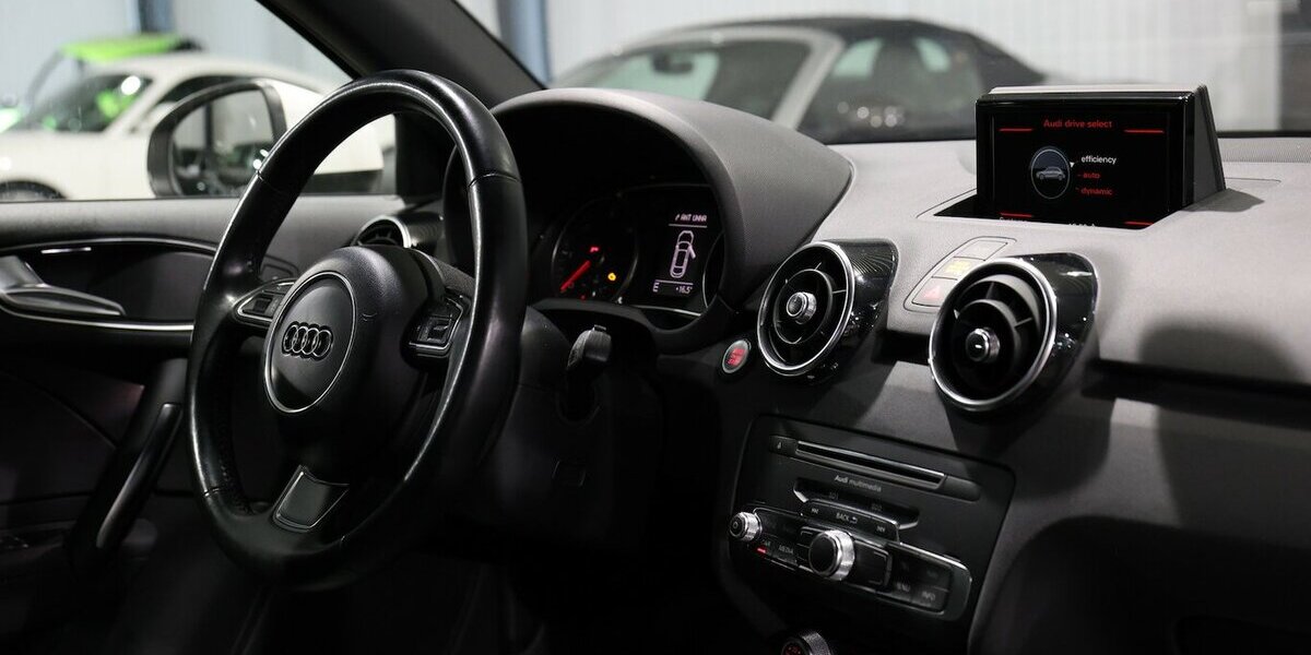 Audi A1 1.6 TDI SPORT WHITE / XENON, NAVI-MMI, LEDER 111.000 km 13.444 &euro; Hamm 59077