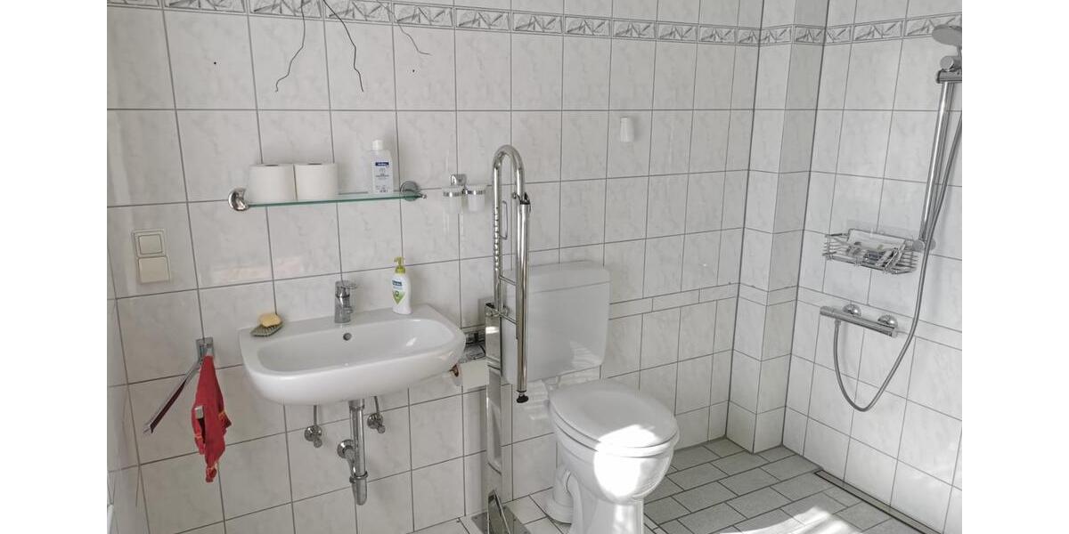 Resthofstelle mit großzügigen Nebengebäuden in Ortsrandlage 5 zimmer