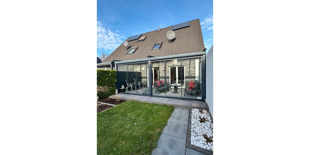 Doppelhaushälfte mit Einbauküche, Wintergarten und Garage 5 zimmer