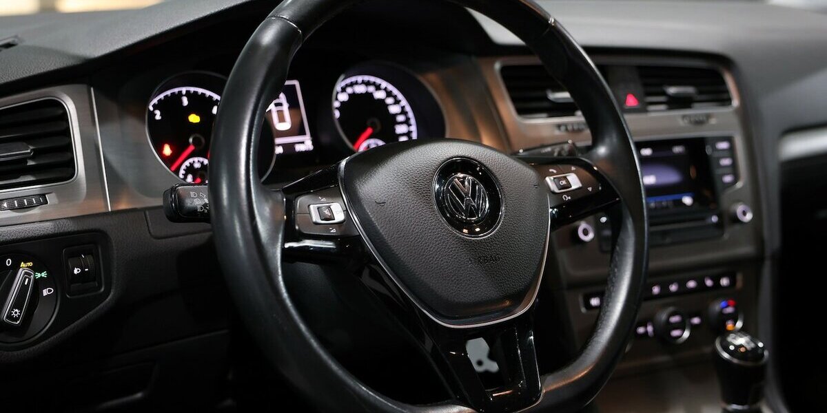 VW Golf VII 1.6 TDI Comfortline COMPOSITION-COLOUR 143.000 km 10.555 &euro; Hamm 59077