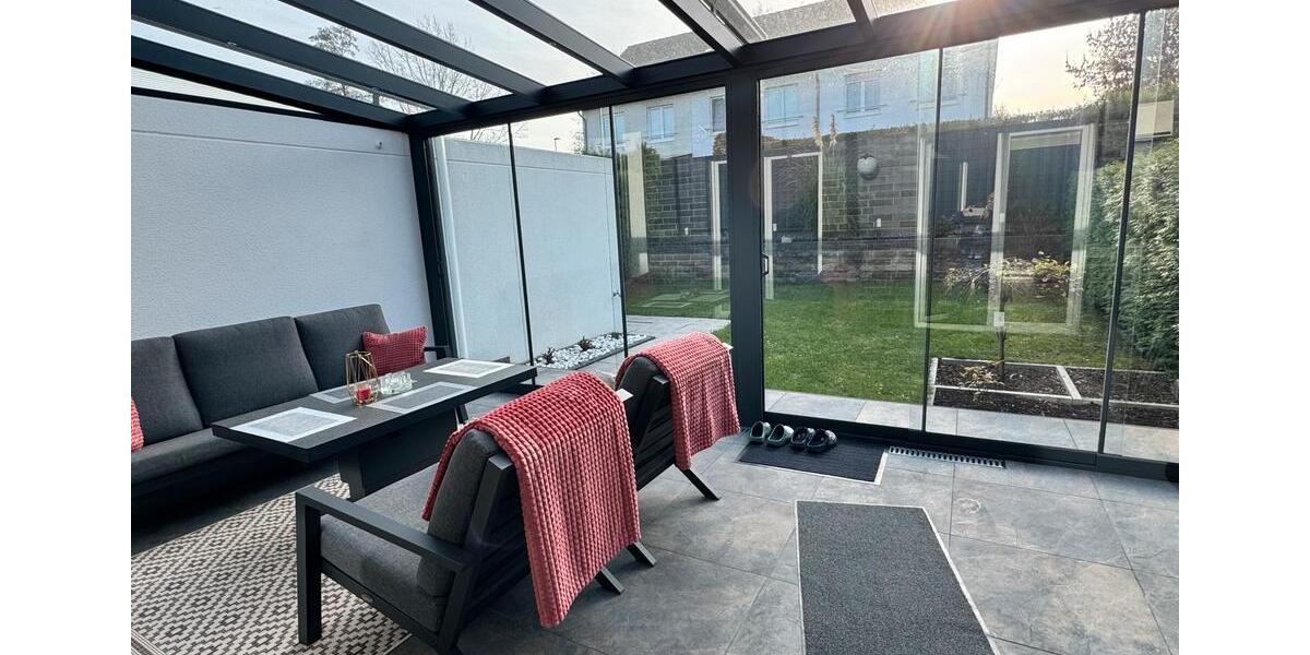 Doppelhaushälfte mit Einbauküche, Wintergarten und Garage 5 zimmer