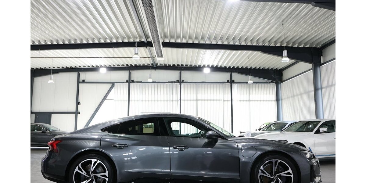 Audi e-tron GT QUATTRO / DAYTONA + BLACK / PANORAMA / 29.000 km 48.777 &euro; Hamm 59077