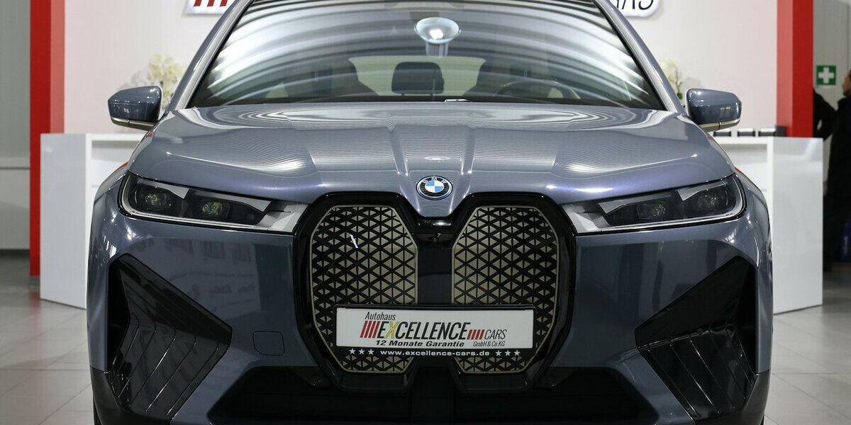 BMW iX 40 xDrive SPORT TITAN GLAS STORM EINZELSTÜCK 79.000 km 41.111 &euro; Hamm 59077