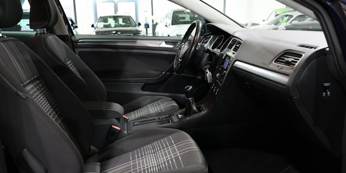 VW Golf VII 1.2 TSI LOUNGE 3-TÜRER / ERST 55.000-KM 55.000 km 10.555 &euro; Hamm 59077