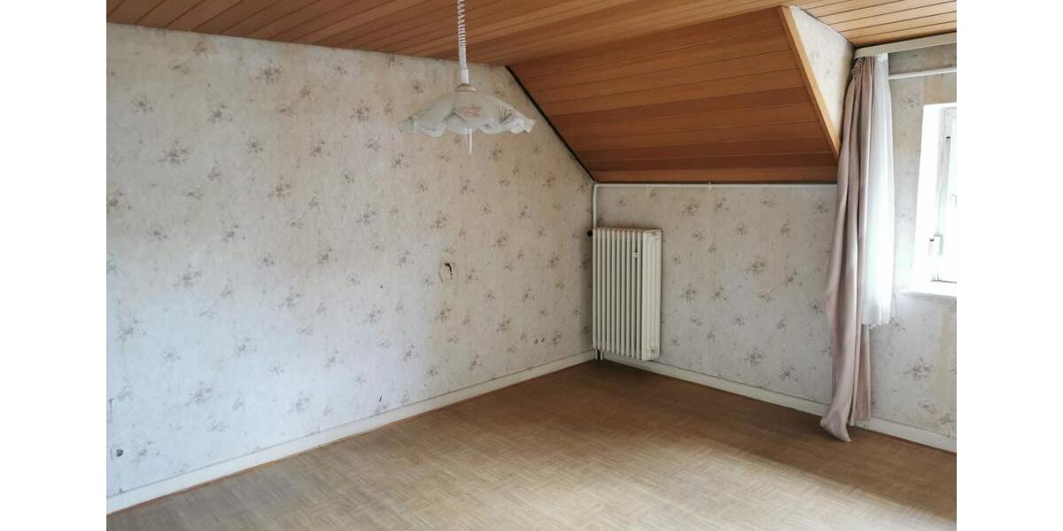 Resthofstelle mit großzügigen Nebengebäuden in Ortsrandlage 5 zimmer