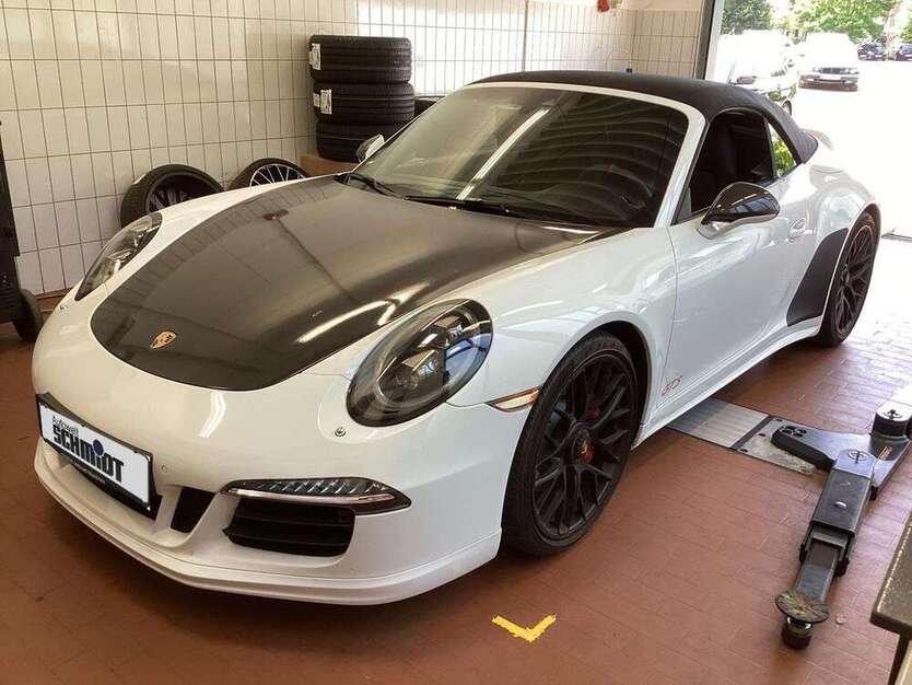 911