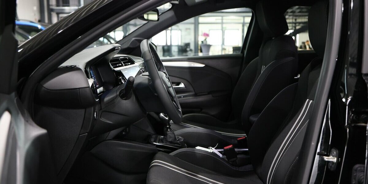 Opel Corsa F 1.2 T GS-LINE SPORT TECH ALL-BLACK / TOP 18.000 km 16.991 &euro; Hamm 59077
