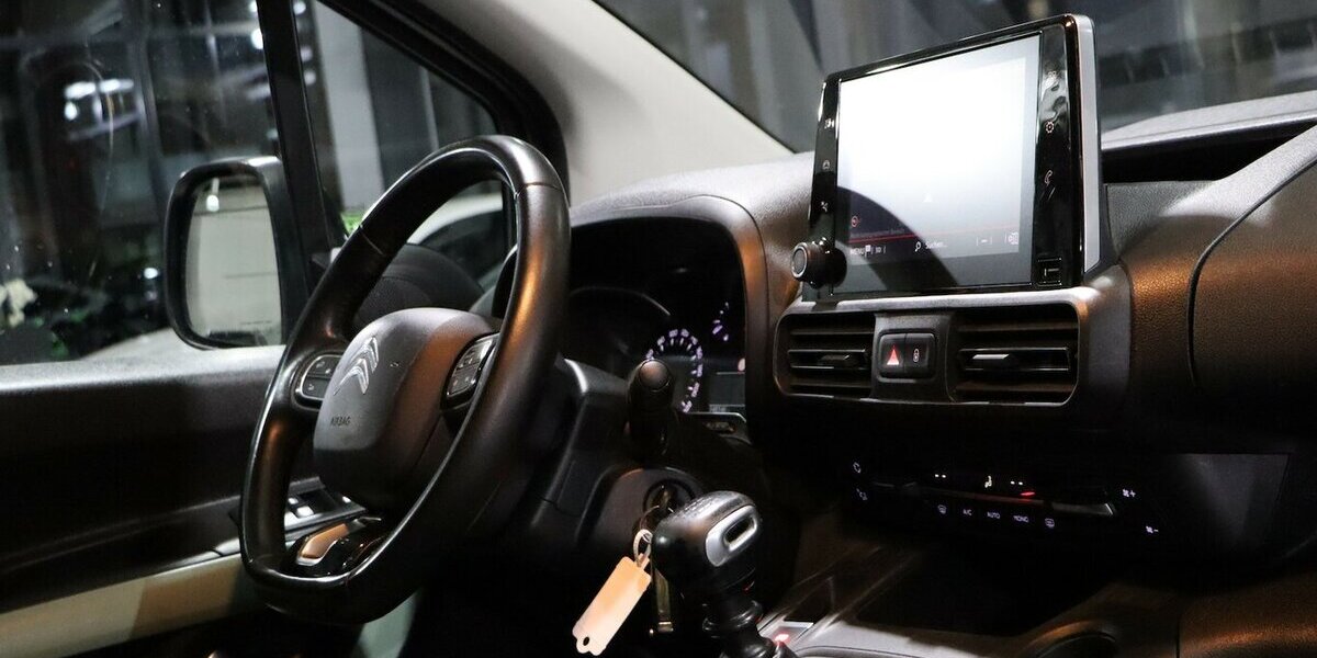 Citroen Berlingo 130 BLUE-HDI SHINE-XL 5-SITZER, 1.HAND 148.000 km 14.991 &euro; Hamm 59077