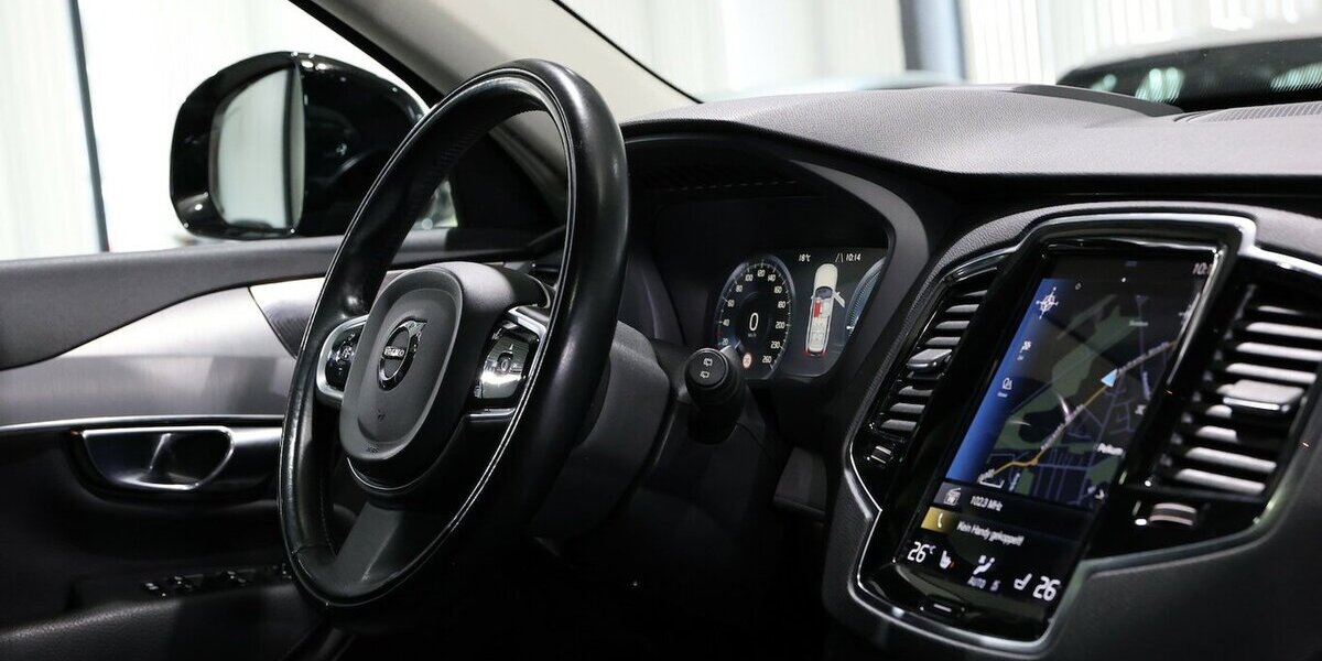 Volvo XC90 T8 P-HEV AWD EXPRESSION R-DESIGN / 7-SITZER 143.000 km 36.777 &euro; Hamm 59077
