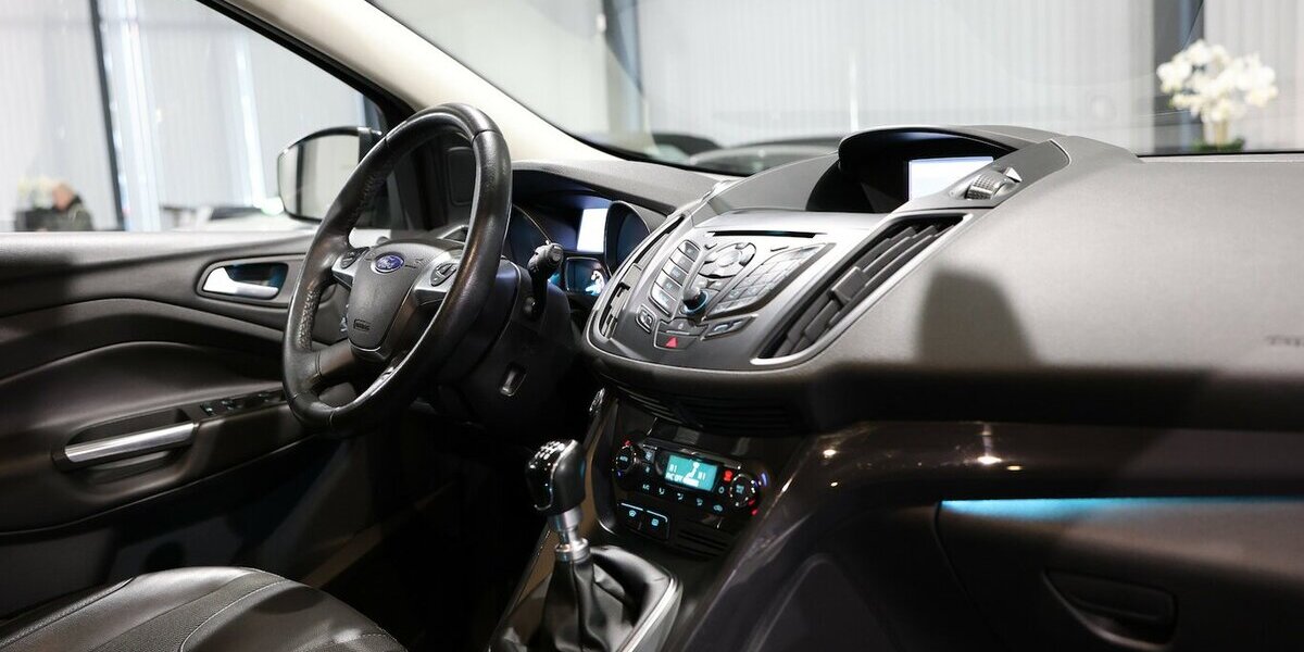 Ford Kuga 2.0 TDCI 4x4 TITANIUM / LEDER / NAVI+ 90.000 km 13.711 &euro; Hamm 59077