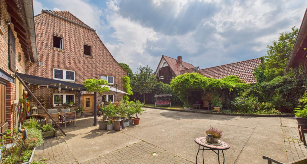 Resthof Wohnen und Arbeiten im Ortskern 8 zimmer