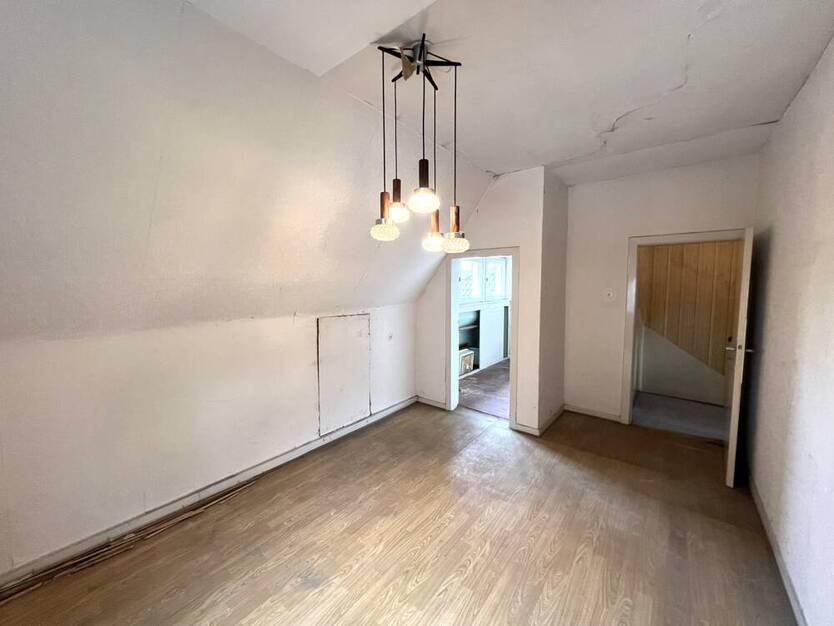 Sanierungsbedürftige Doppelhaushälfte in Dortmund-Brackel 5 zimmer