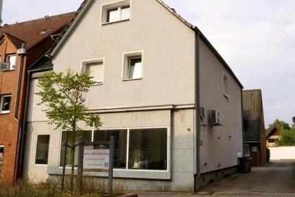 Frisch renovierte 2-Zimmer-Dachgeschosswohnung mit Balkon zimmer