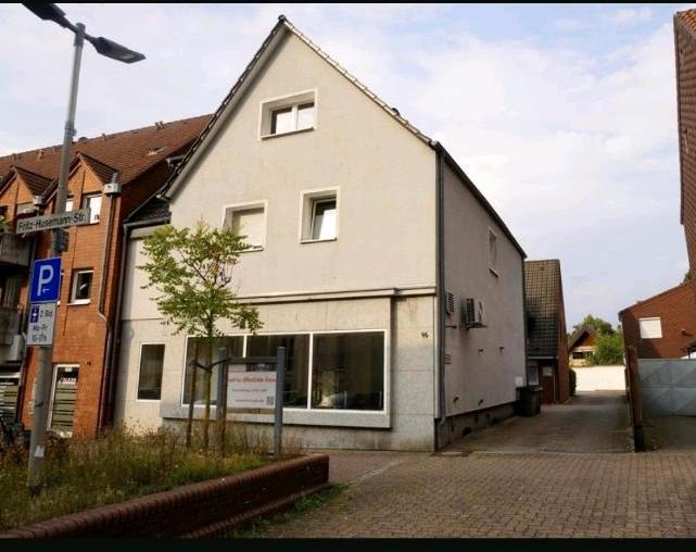 Frisch renovierte 2-Zimmer-Dachgeschosswohnung mit Balkon zimmer