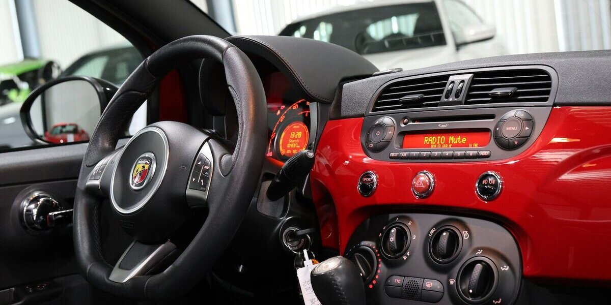 Abarth 500C SPORT-MODE / NAVI+ / SPORT-ALCANTARA-SITZE 104.000 km 11.777 &euro; Hamm 59077