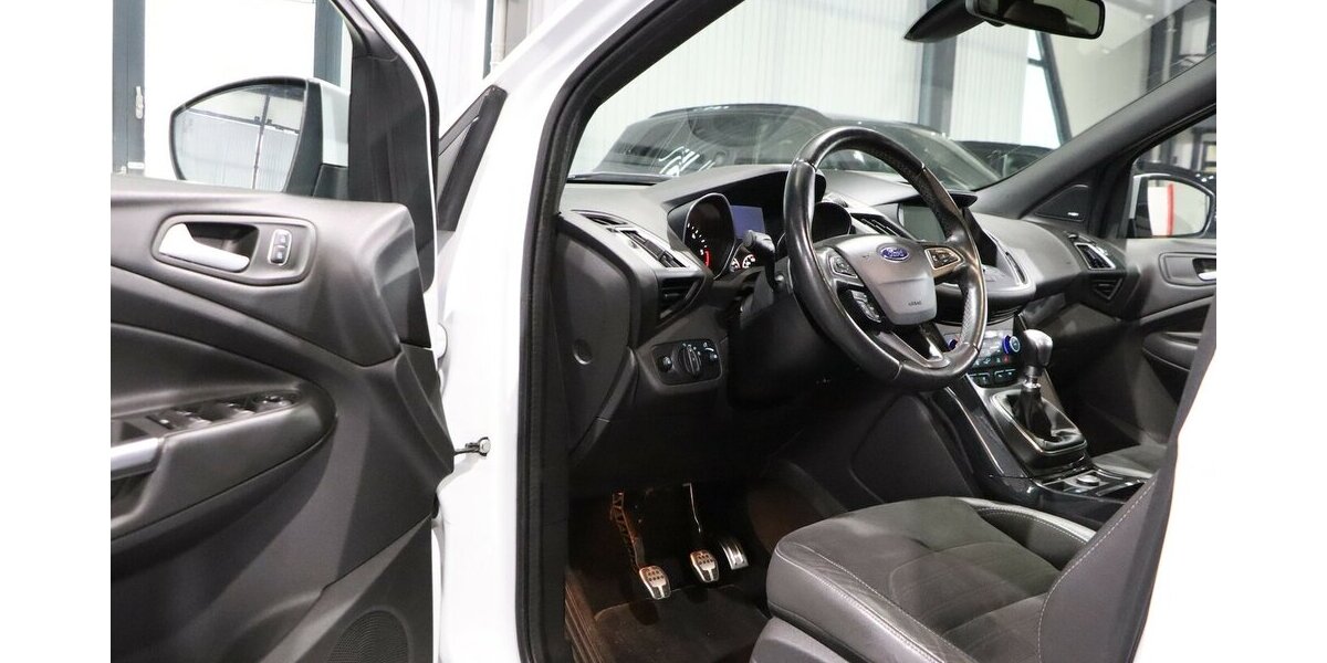 Ford Kuga ST-LINE SPORT WHITE & BLACK / XENON, LEDER 127.000 km 14.444 &euro; Hamm 59077