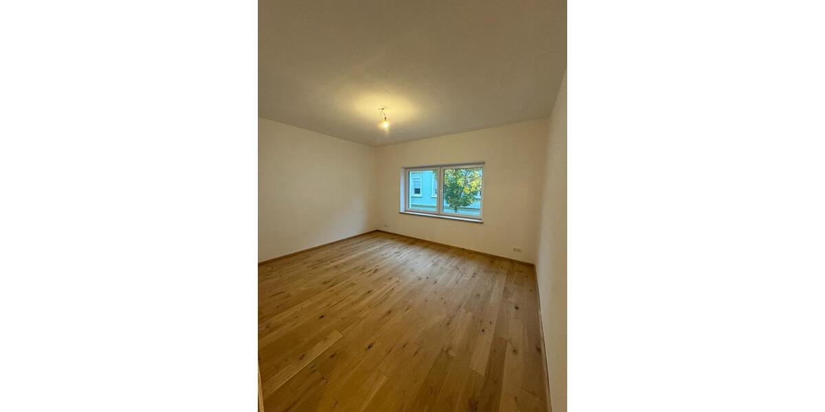 Große, kernsanierte Mietwohnung 5 zimmer