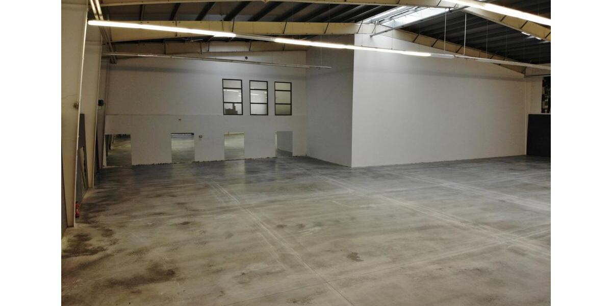 Gewerbe- Lager- Produktionshalle mit Bürofläche zimmer