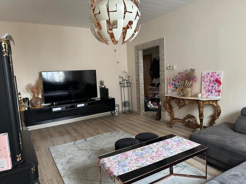 Anfragestopp - Renovierte 3,5-Zi. mit Balkon – 95 m² zimmer