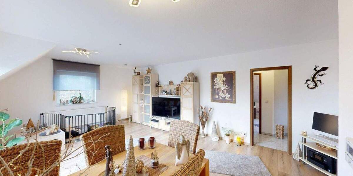 Provisionsfrei für Käufer: Helle 3-Zimmer-Dachgeschosswohnung mit Balkon und Garage in Hamm-Osten 3 zimmer