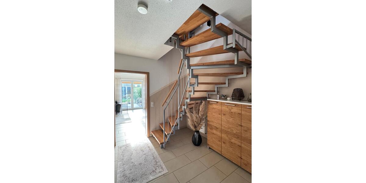 Doppelhaushälfte mit Einbauküche, Wintergarten und Garage 5 zimmer