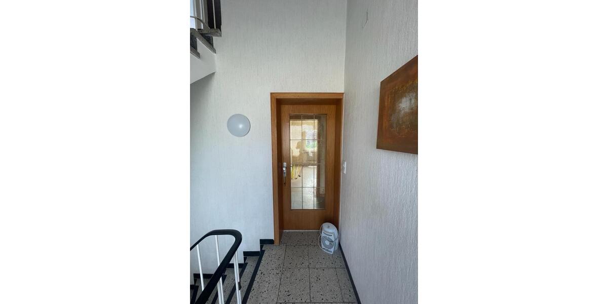 Renovierte 3-Zimmer-Wohnung mit Balkon zu vermieten. zimmer