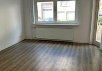 3 Zimmer Wohnung mit Balkon im Erdegschoss