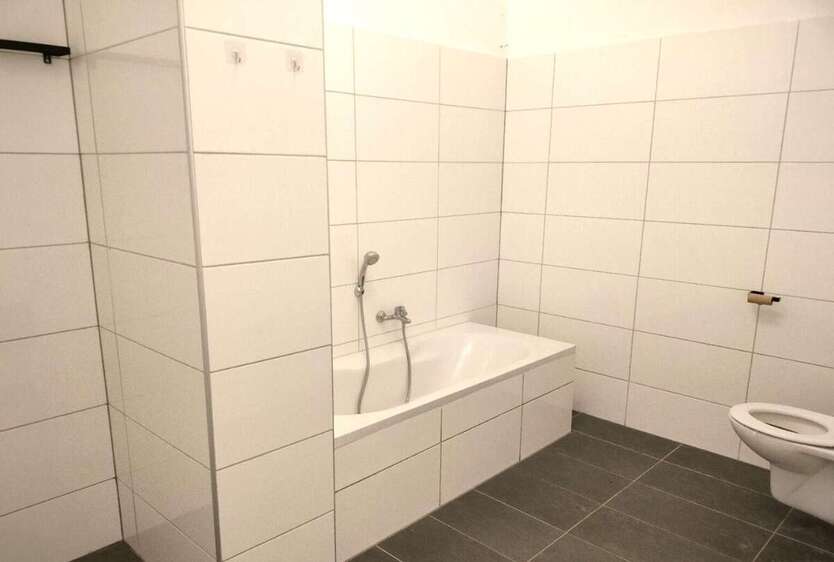 Exklusive Kapitalanlage: Vermietete Erdgeschosswohnung mit Privatgarten und stabilen Mieteinnahmen 2.5 zimmer