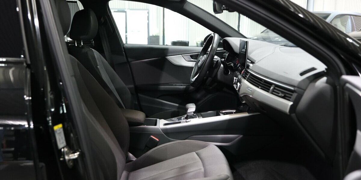 Audi A4 Avant 45 TFSI QUATTRO ADVANCED BLACK / LED / 104.000 km 25.994 &euro; Hamm 59077
