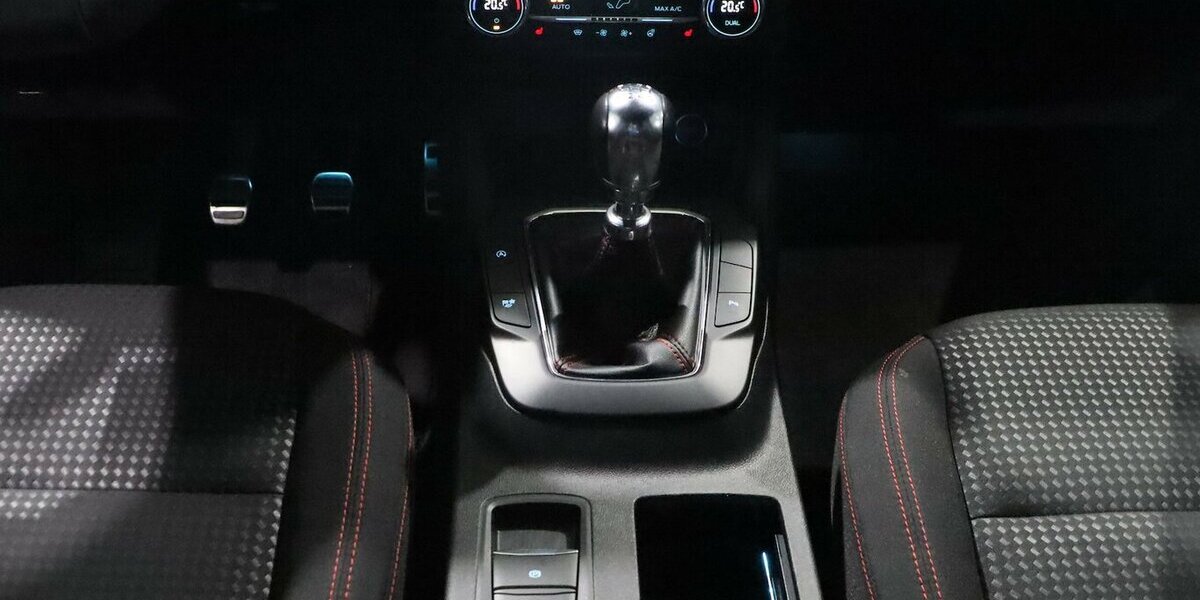 Ford Kuga 2.0 ECOBLUE STYLE ST-LINE SPORT BLACK / LED 125.000 km 17.888 &euro; Hamm 59077