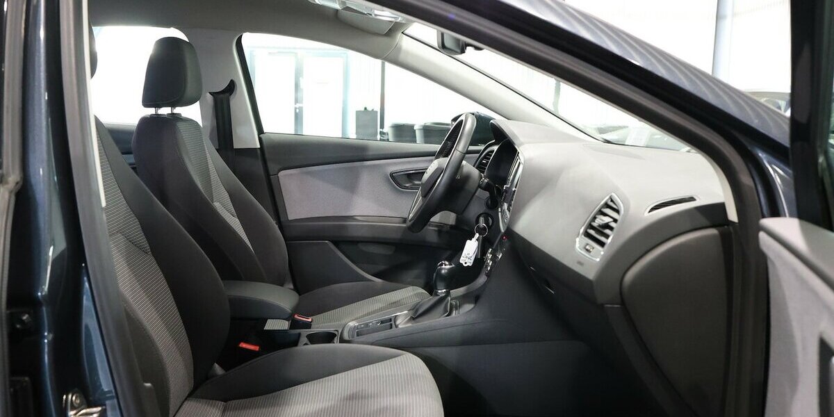 Seat Leon 1.6 TDI STYLE / NAVI-PLUS+APPLE+ANDROID 111.000 km 11.555 &euro; Hamm 59077