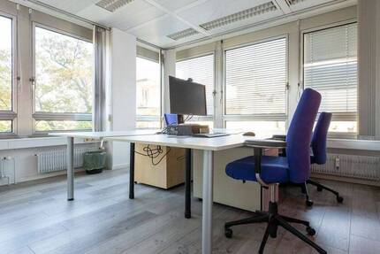 Helle Büroräume in zentraler Lage mit Skylineblick - All-in-Miete